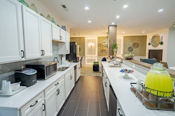 Fully furnished kitchen